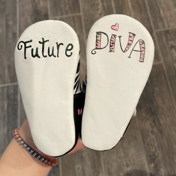 Future Diva Shoes - Picture 2 of 2